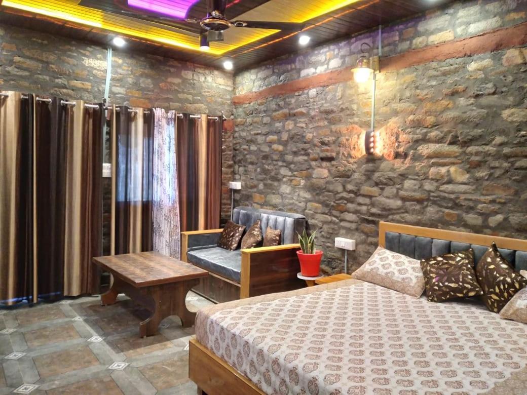Nature Villaas Basa Homestay Pauri Kültér fotó