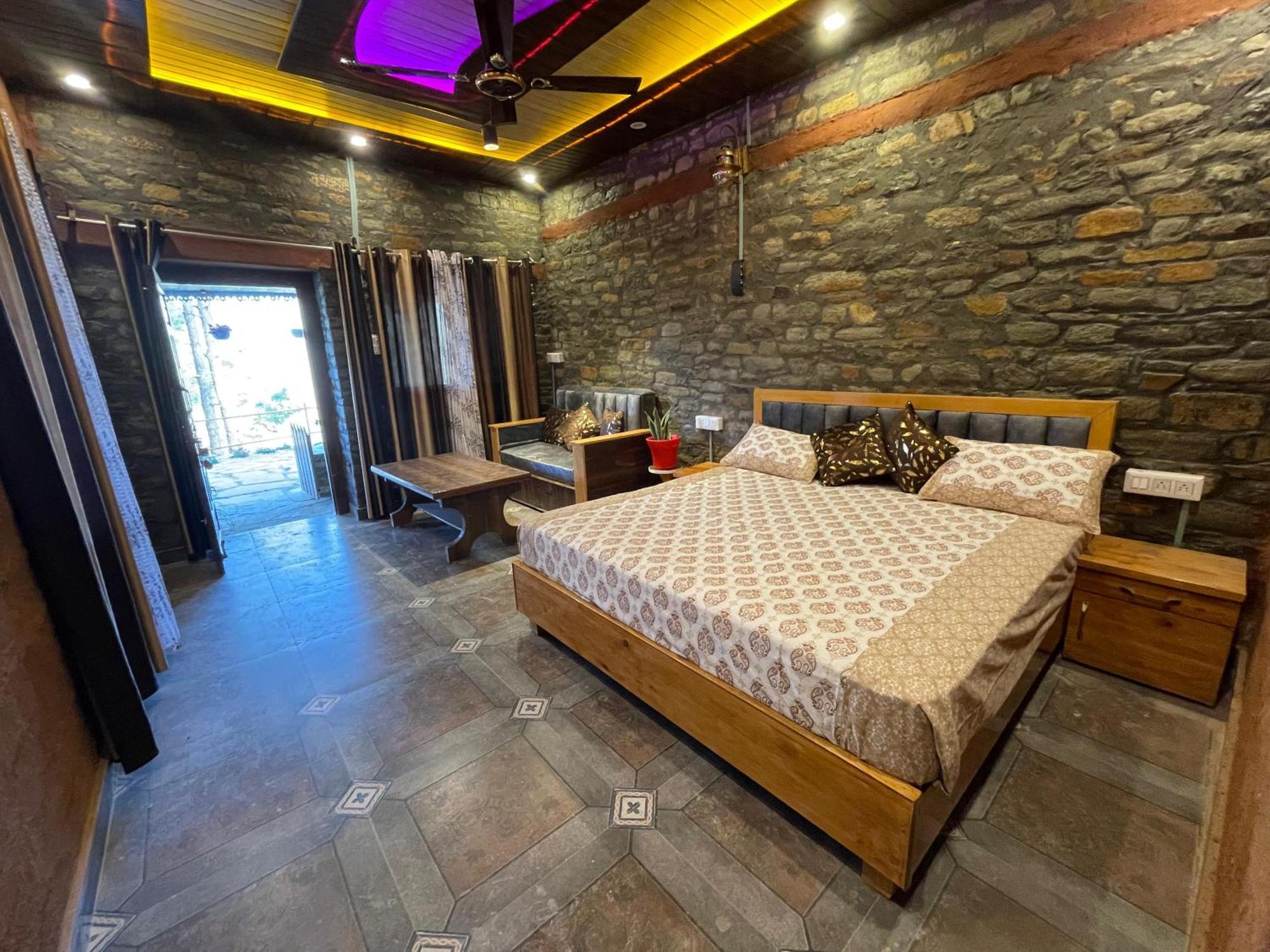 Nature Villaas Basa Homestay Pauri Kültér fotó